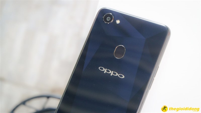 Mở Hộp Và Trên Tay Oppo F7 Đen Kim Cương: Đẹp Hơn, Giá Không Đổi