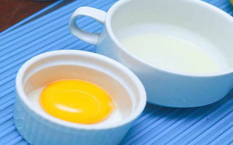 Hỗn hợp sữa tươi với trứng tăng cường bảo vệ làn da và cung cấp thêm năng lượng cho da