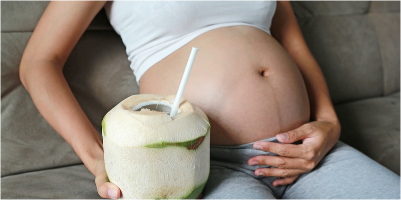 Chỉ nên uống một trái dừa/ ngày, 2 lần/ tuần, mẹ nên uống nước dừa vào 8 – 10h sáng.