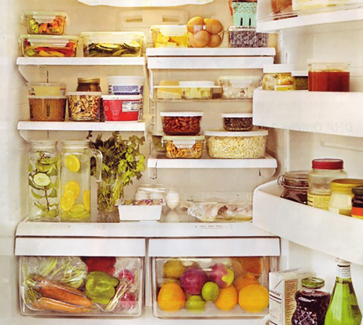 Organize the refrigerator compartments and avoid overcrowding