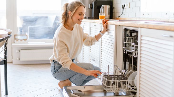 Sort the items to be washed before washing or putting them in the dishwasher for faster and cleaner washing