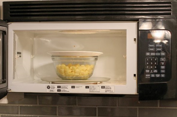 Chỉ sử dụng chén bát cho lò vi sóng khi có khuyến cáo từ nhà sản xuất Sử dụng, bảo quản chén bát đúng cách > Chỉ sử dụng chén bát cho lò vi sóng khi có khuyến cáo từ nhà sản xuất