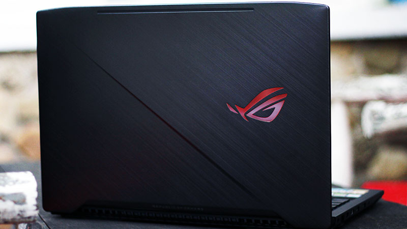Đánh giá Asus ROG Strix SCAR