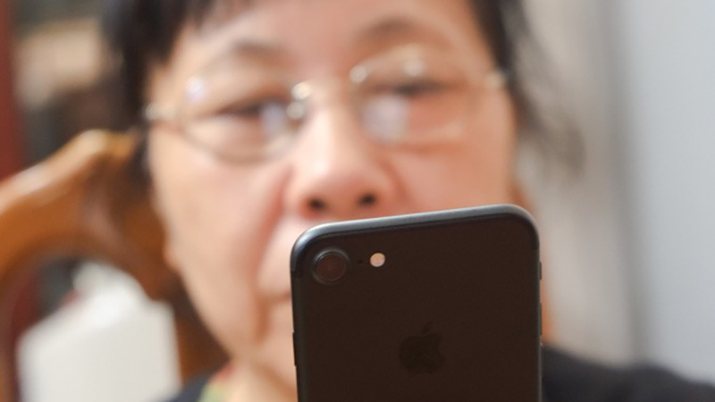 tặng mẹ điện thoại