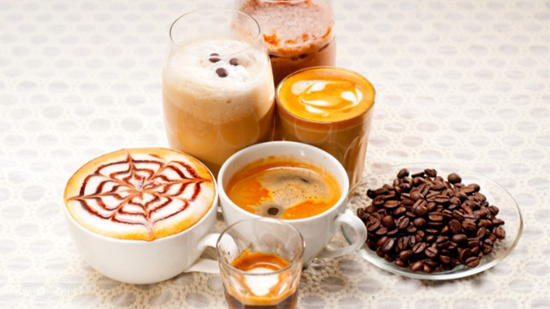Nguồn gốc của cái tên này được bắt nguồn từ các chuyên gia pha chế dùng để phân biệt với Cappuccino hay Latte.