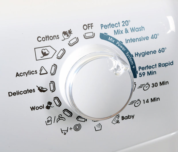 Máy giặt Candy trang bị đa dạng chương trình giặt, phù hợp với giặt đồ len hoặc chất liệu dễ hư tổn