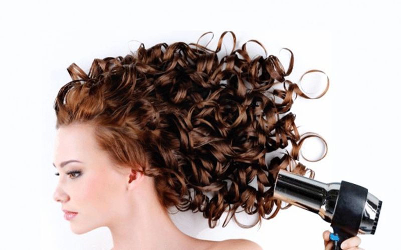 Các loại dầu gội tăng độ ẩm cho tóc là thích hợp nhất với loại tóc xoăn
