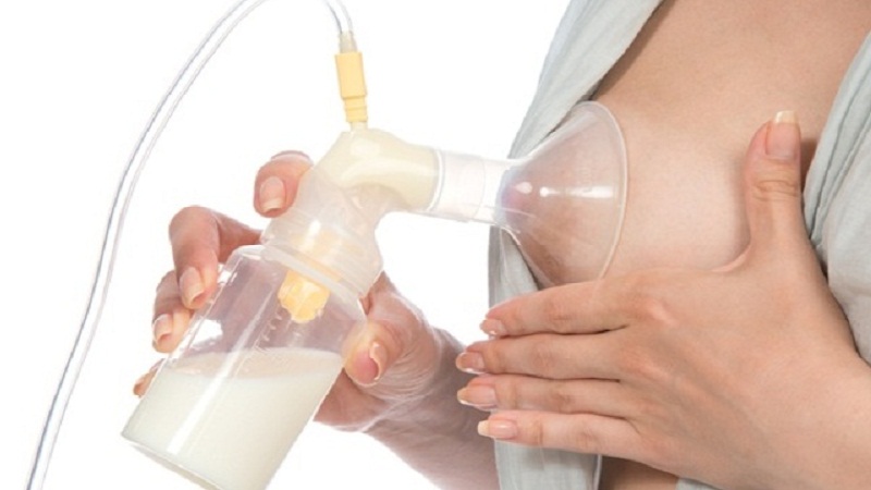 Một loại sữa non có thể thay thế sữa mẹ ở trẻ sơ sinh
