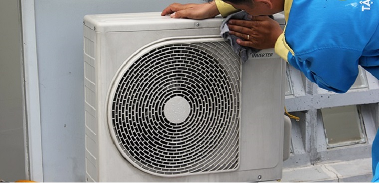 Hướng dẫn cách vệ sinh cục nóng máy lạnh đơn giản, dễ làm tại nhà
