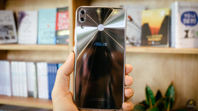 Zenfone 5 ra mắt tại Việt Nam: màn hình tai thỏ, camera kép, giá... - ảnh 2 Zenfone 5 ra mắt tại Việt Nam: màn hình tai thỏ, camera kép, giá... - ảnh 2