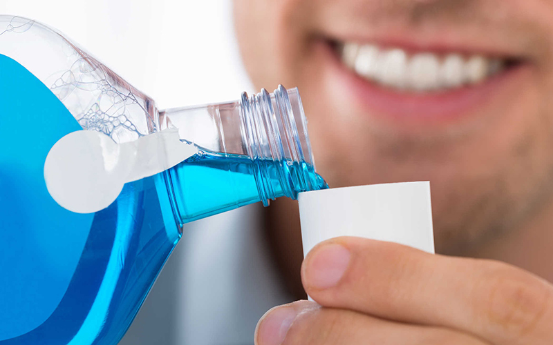 Listerine giúp răng trắng sáng và hơi thở thơm mát