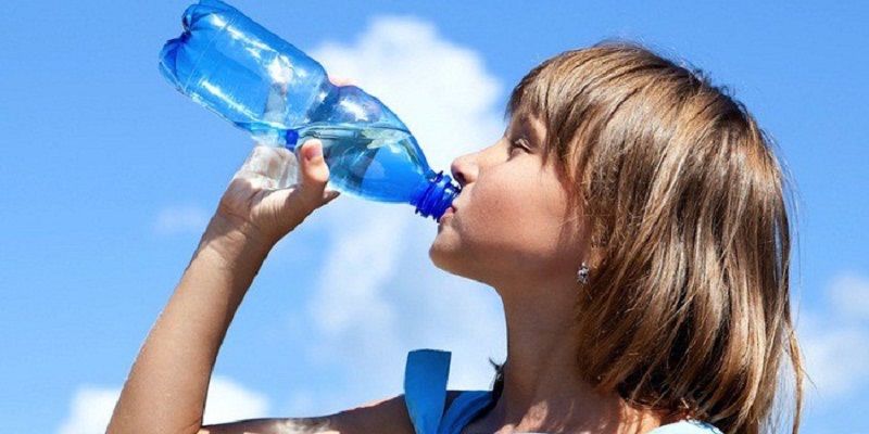 Nước uống i-on có tính kiềm giúp chống oxy hóa, làm chậm quá trình lão hóa.