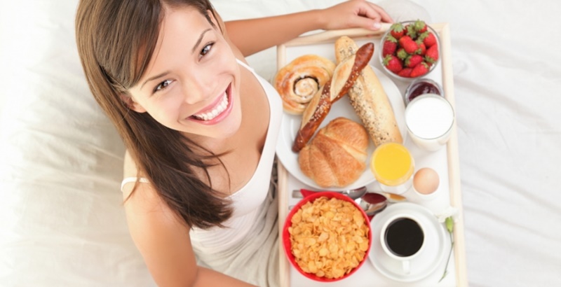 Để giảm cân với bí đao hiệu quả, bạn cần duy trì chế độ ăn sáng và trưa như bình thường