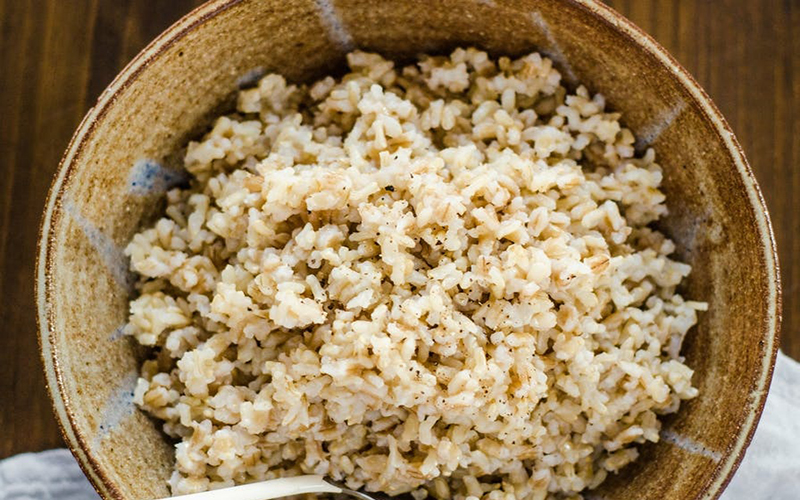 Nấu đến khi nước cạn và gạo mềm dẻo (18 - 25 phút)