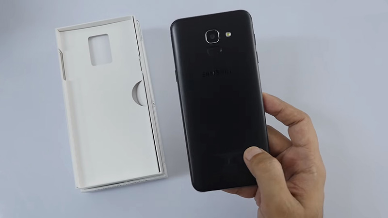 Mở hộp Galaxy J6 2018