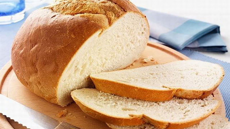 Bánh mỳ trắng giúp khử mùi khét
