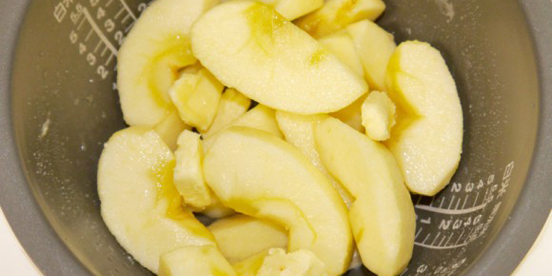 Cách chế biến món bánh bông lan và táo cực đơn giản, thơm ngon