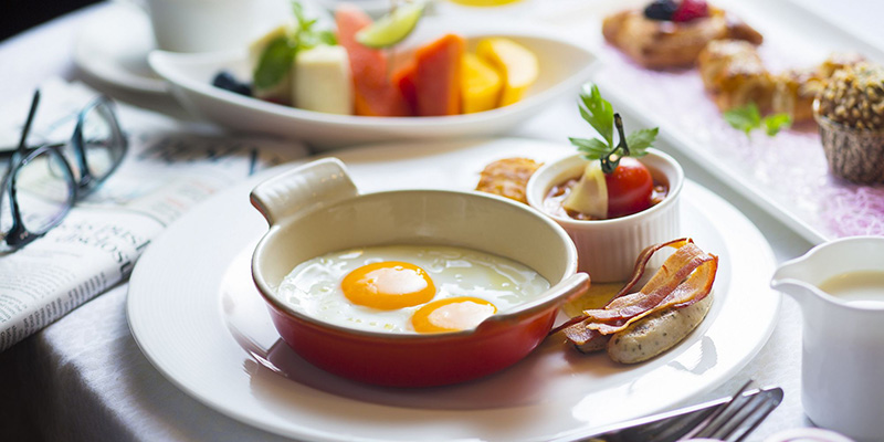 Bữa sáng hợp lý thường bao gồm 3 nhóm chất: tinh bột, protein và chất béo.