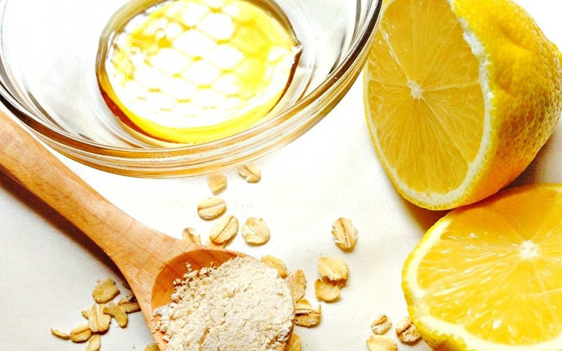 Sử dụng hỗn hợp bột yến mạch, mật ong và chanh cho da dầu