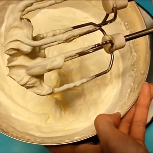 Cách làm cheescake (bánh phô mai) chanh dây không cần lò nướng bước 2