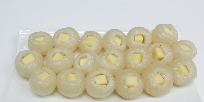 Cho phô mai vào bên trong vải