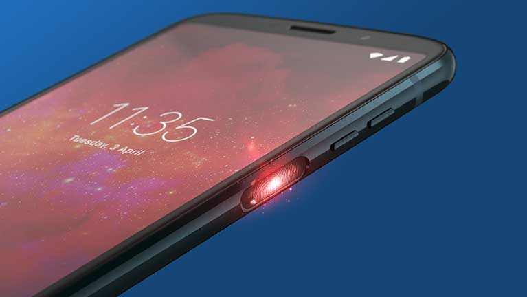 Moto Z3 Play có cảm biến vân tay đặt ở bên dưới phím tăng/giảm âm lượng.