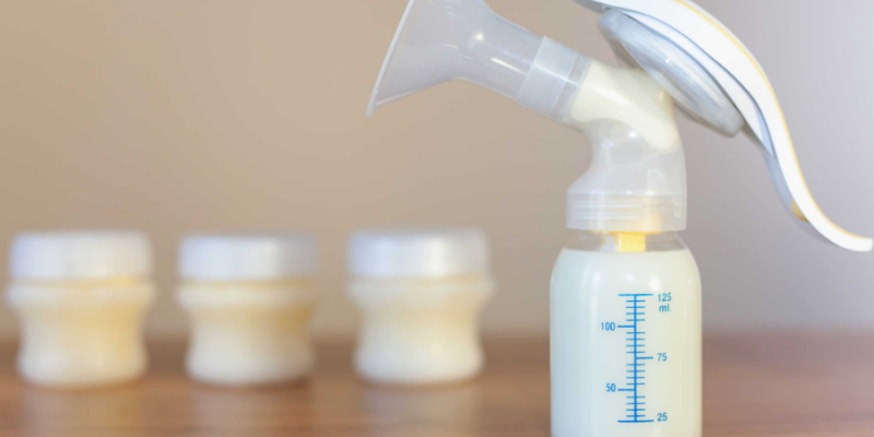 Đun sữa trước khi bảo quản giúp tránh tình trạng sữa có mùi