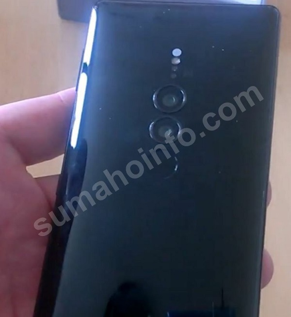 Xperia XZ3 lộ ảnh thực tế cho thấy camera kép và thiết kế quen thuộc - ảnh 3 Xperia XZ3 lộ ảnh thực tế cho thấy camera kép và thiết kế quen thuộc - ảnh 3