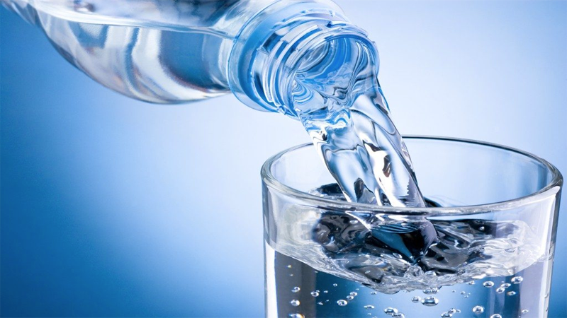Nước rất tốt trong việc cân bằng, thanh lọc cơ thể và ngăn ngừa sỏi thận.