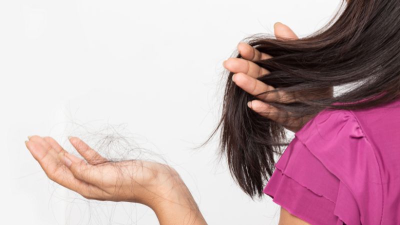 Những nguyên nhân gây rụng tóc bạn cần lưu ý