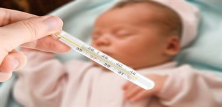 Xử lí đúng cách khi trẻ bị cảm sốt