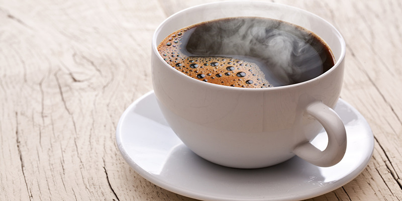 Vì sao trước khi uống cà phê và trà người ta lại hay uống nước?
