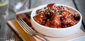 Mách bạn cách làm gà rán Hàn Quốc tại nhà với giấm gạo cực dễ