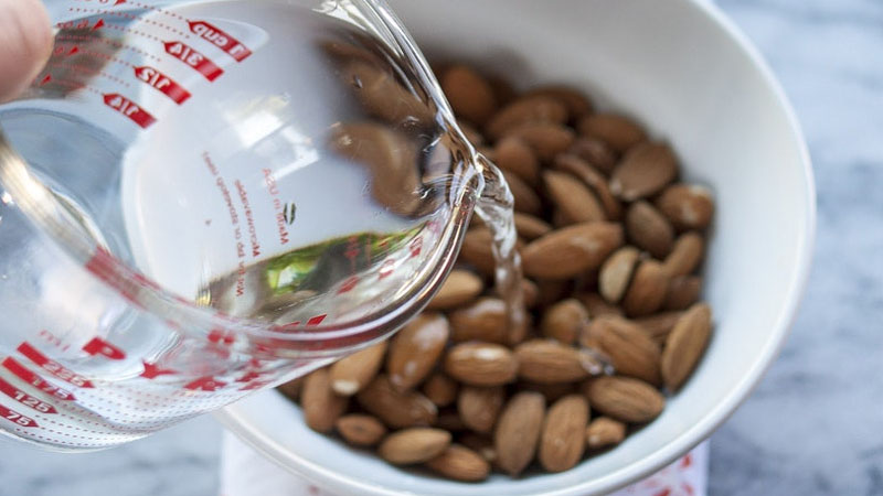 How to make delicious almond milk very simple at home