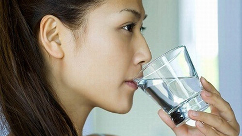 Uống nhiều nước khi nhịn ăn