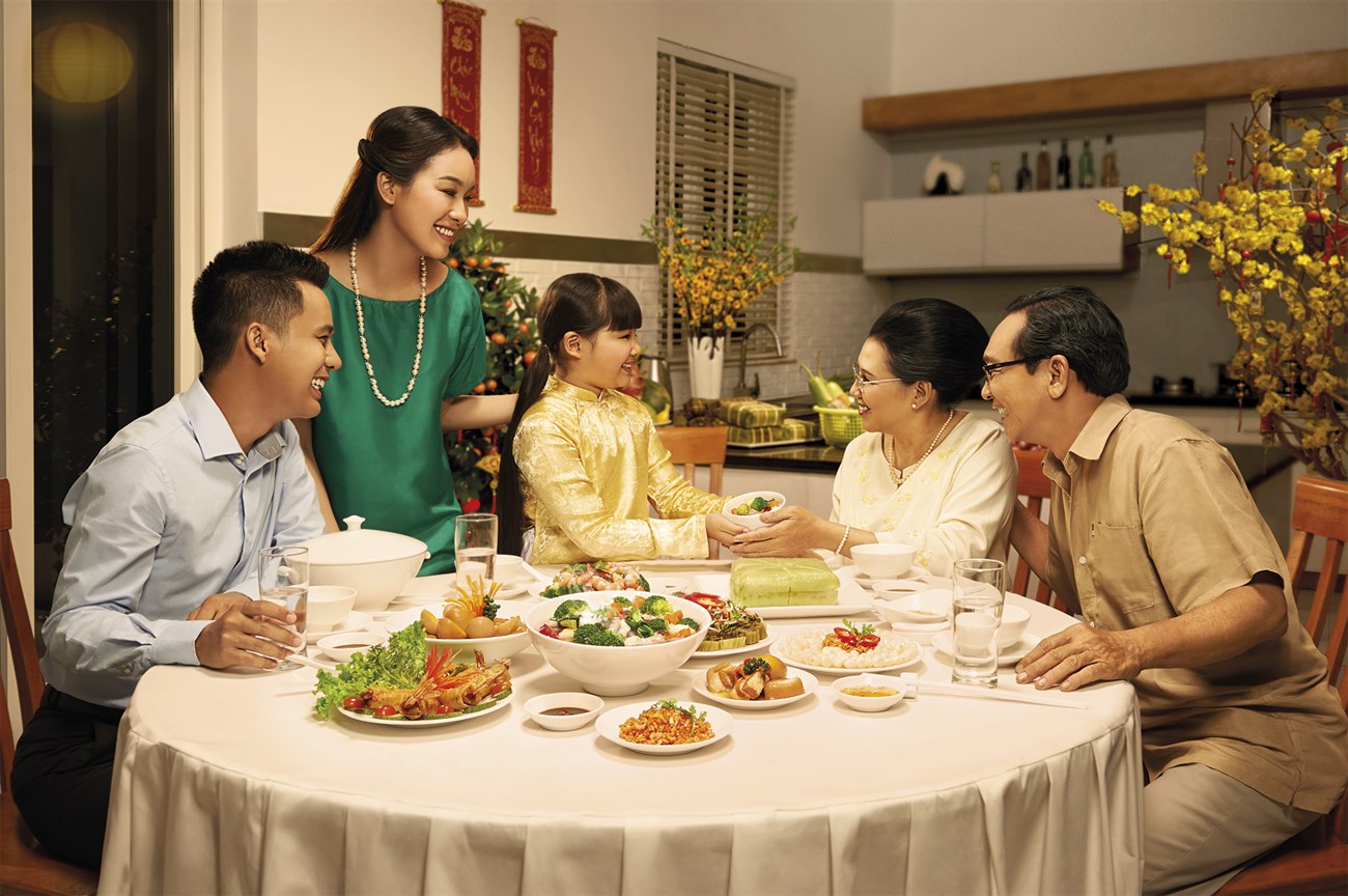Tìm kích thước bàn ăn phù hợp cho gia đình để thoải mái ăn uống và thư giãn cùng gia đình nhé. Hãy xem hình ảnh để tìm kiếm sản phẩm phù hợp với phong cách bài trí và yêu cầu sử dụng của gia đình.