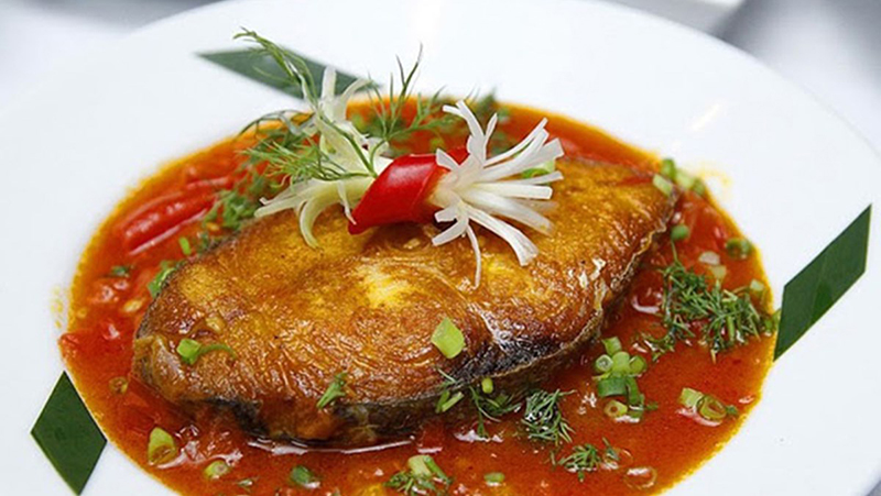 Tuna with tomato sauce