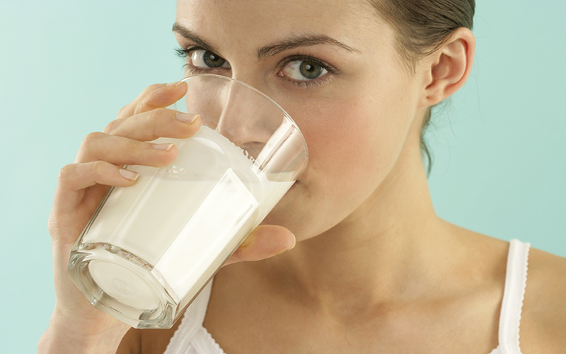 một số chất trong thành phần thuốc khi gặp sữa có thể tạo ra phản ứng gây nguy hiểm cho cơ thể
