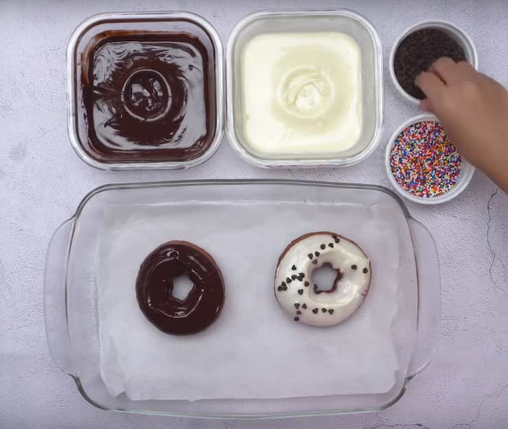 Bước 5 Trang trí bánh bánh Donut không cần lò nướng