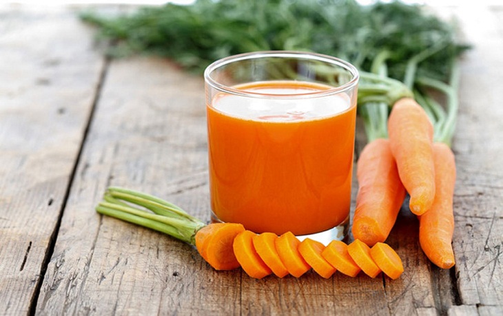 Carrot juice for lip mask