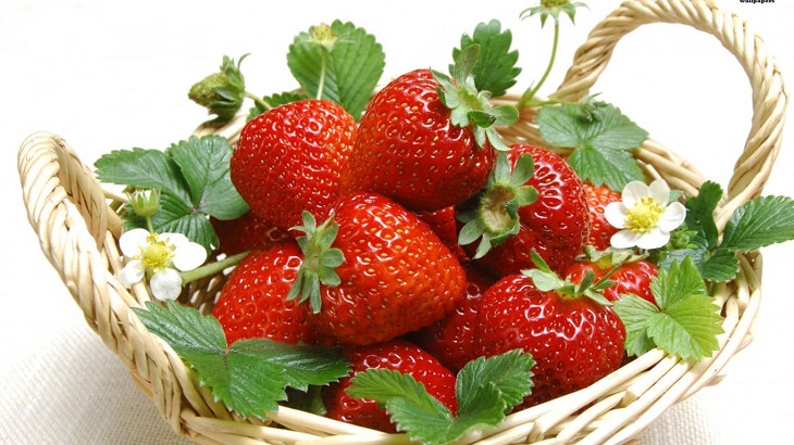 Strawberry for maintaining pink lips