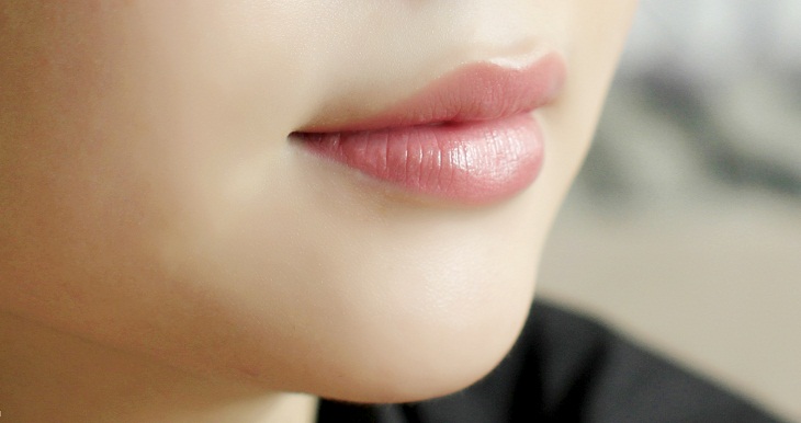 Moisturizing pink lips