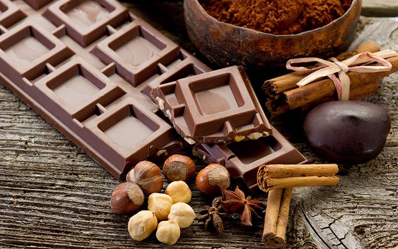 Chocolate: rất giàu chất xơ cũng như các khoáng chất mangan, photpho, kẽm, selen... nên chocolate rất tốt cho phụ nữ mang thai, giảm nguy cơ đột quỵ... Chocolate: rất giàu chất xơ cũng như các khoáng chất mangan, photpho, kẽm, selen... nên chocolate rất tốt cho phụ nữ mang thai, giảm nguy cơ đột quỵ...