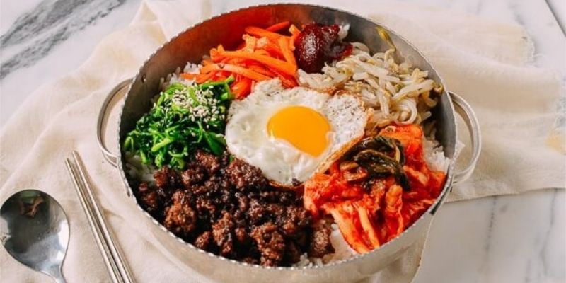 Cơm trộn Hàn Quốc (bimbimbap) 