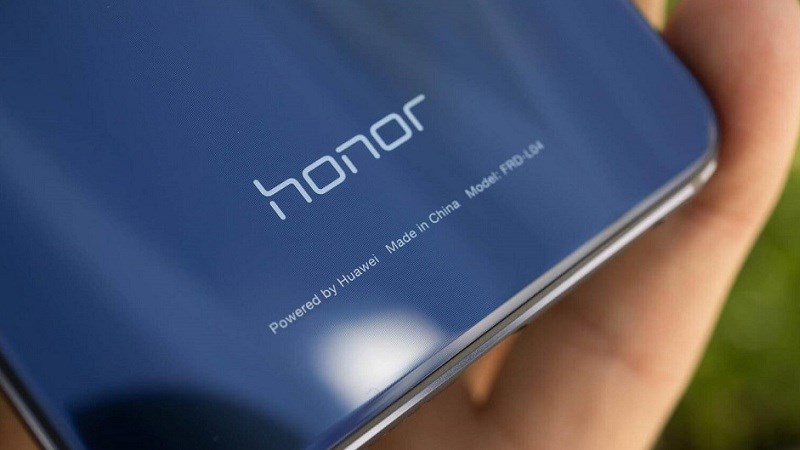 Honor Note 10 lộ ảnh thực tế với tông màu bạc sáng bóng cùng camera kép