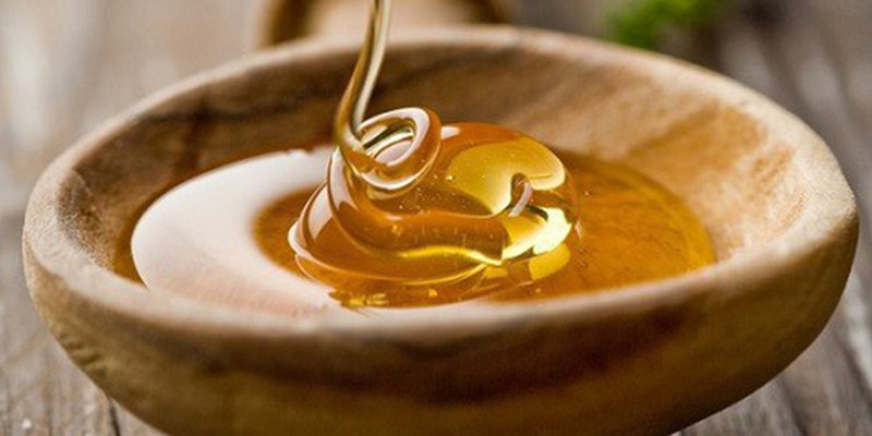 mật ong là nguyên liệu dưỡng ẩm tốt nhất, bảo vệ da khỏi tác động từ các nhân tố bên ngoài, làm sạch da và ngăn ngừa lão hóa da.