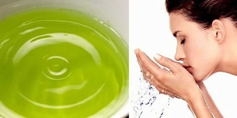 bạn chỉ cần sử dụng lá trà xanh nấu với nước và dùng để rửa mặt hằng ngày hoặc dùng lá trà xanh phơi khô, nghiền nát pha với các loại sữa chua
