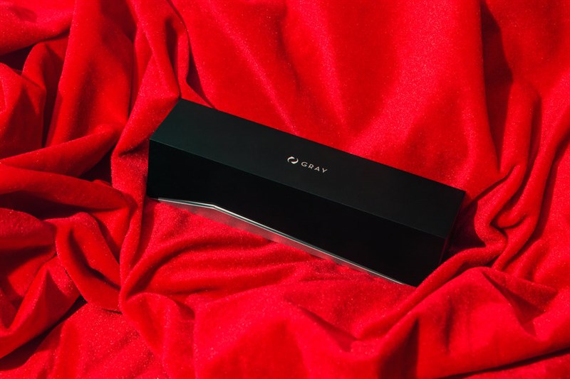 Chưa kể cái hộp đựng ốp lưng này cũng được gia công bằng chất liệu nhôm cao cấp