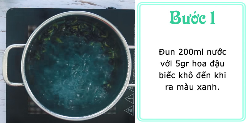 Đun 200ml nước với 5gr hoa đậu biếc khô đến khi ra màu xanh