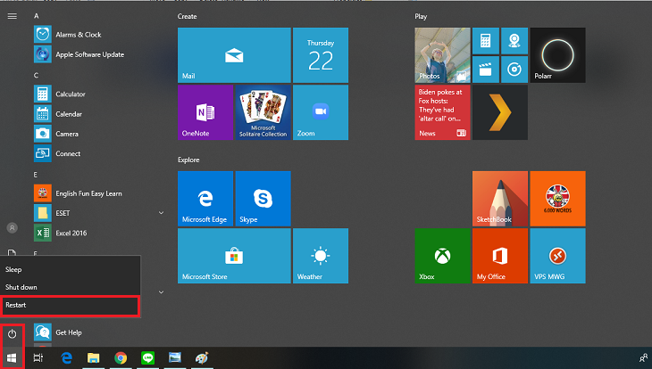 Bạn nhấn vào biểu tượng Start ở góc dưới bên trái, chọn biểu tượng tắt nguồn và chọn Restart 